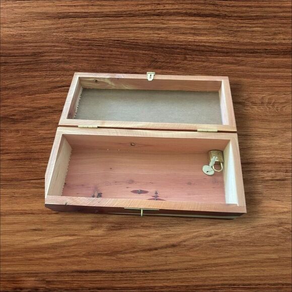 Beautiful Brown Wolves In The Moonlight Wooden Cedar Box - Picture 5 of 14